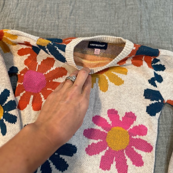ANDY & EVAN | Girls Retro Flower Sweater, Beige | 3T - Picture 3 of 6